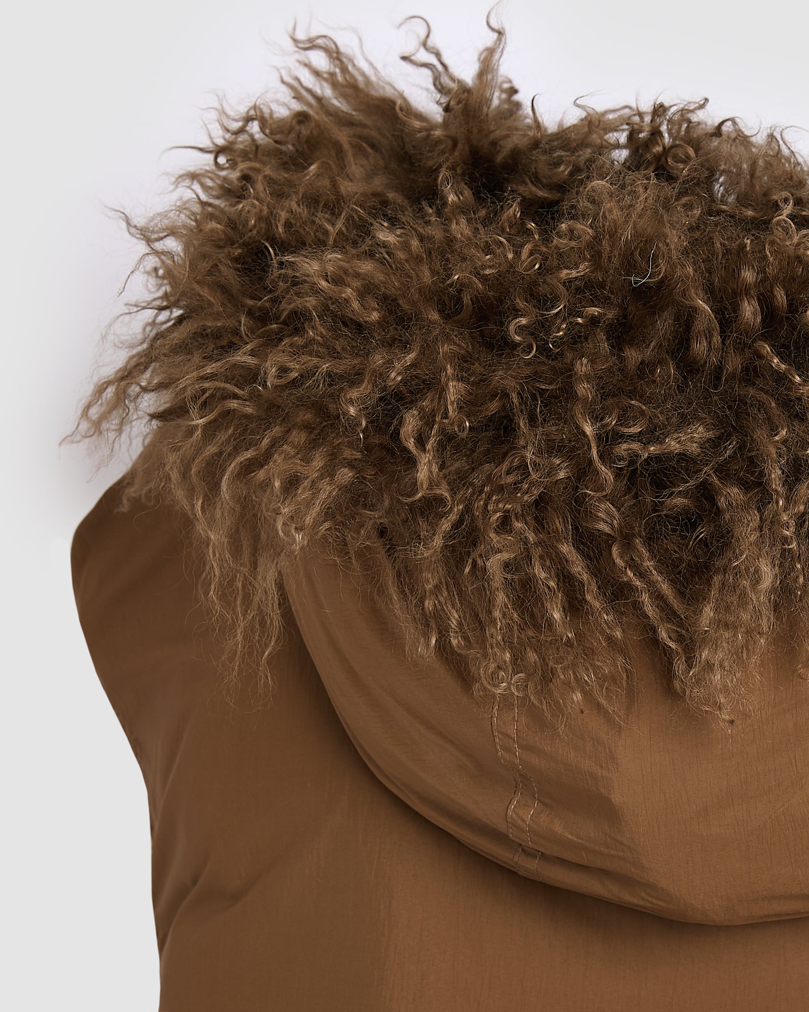 Short ultra-light down jacket with curly lambskin trim - Yves Salomon