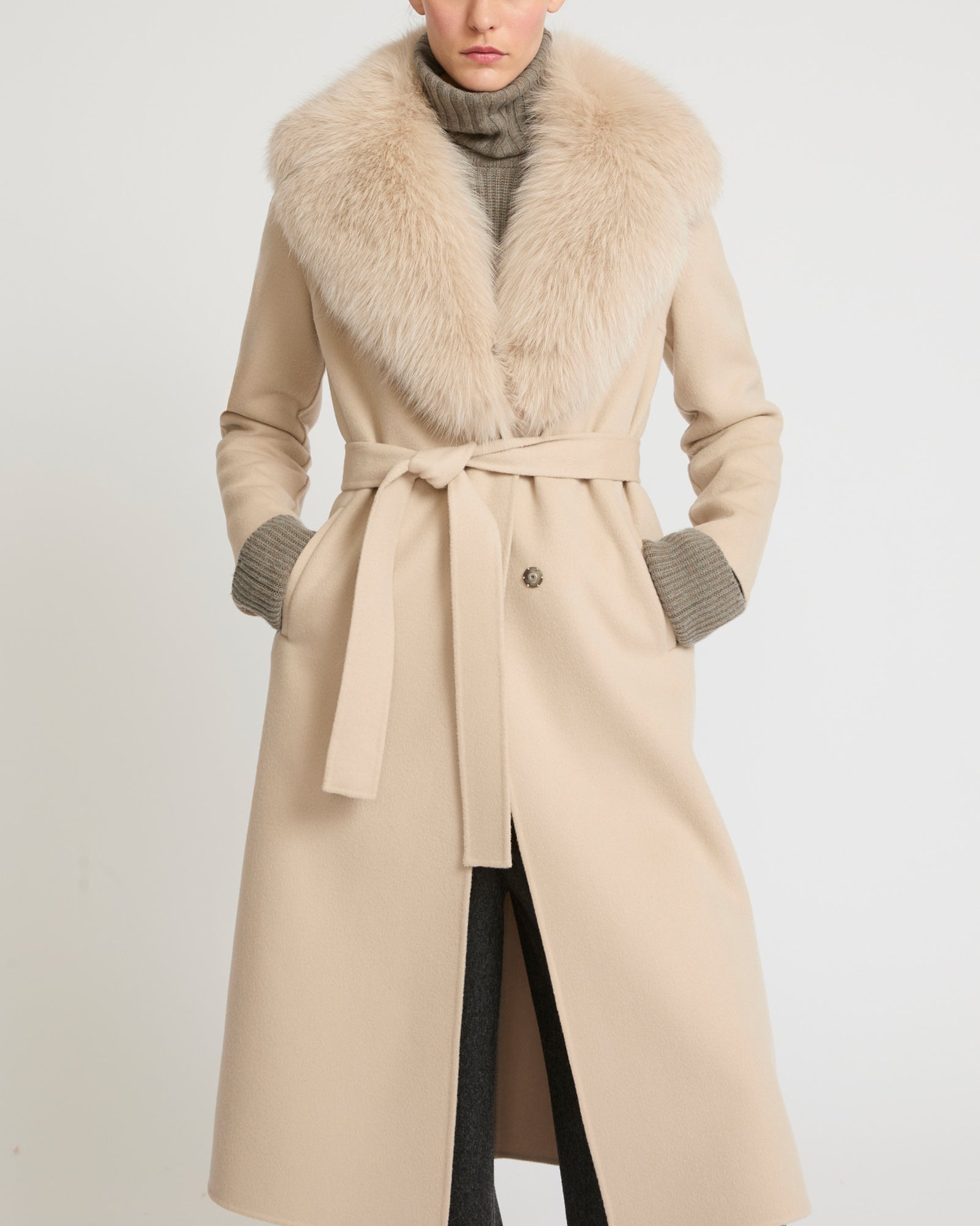 Belted coat in cashmere wool with fox fur collar and lapel beige