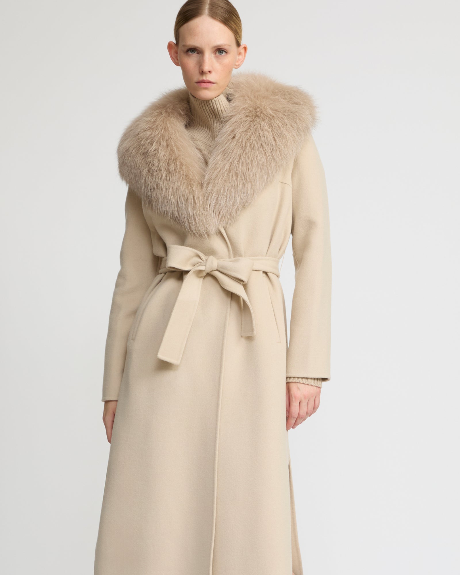 Belted coat in cashmere wool with fox fur collar and lapel - Yves Salomon