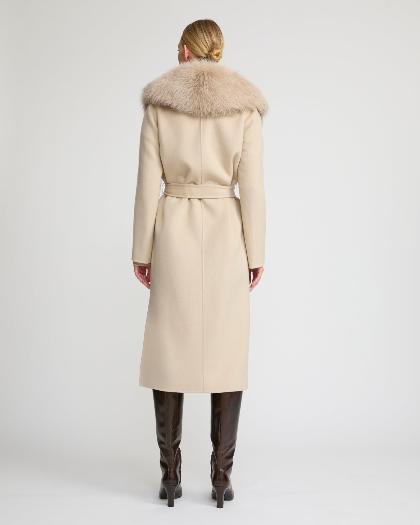 Belted coat in cashmere wool with fox fur collar and lapel - Yves Salomon