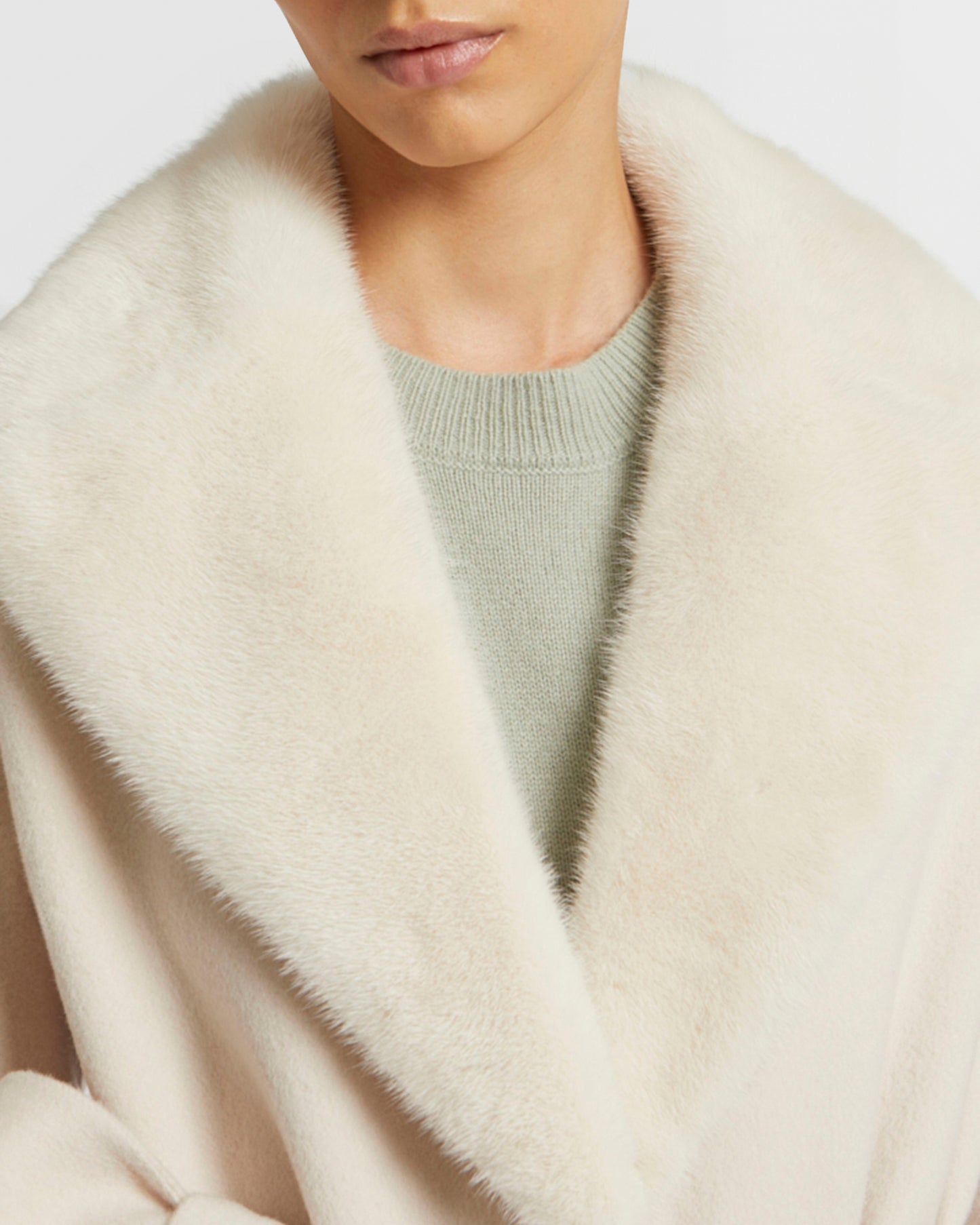 Belted coat in cashmere wool with mink fur collar and over-pockets -Yves Salomon