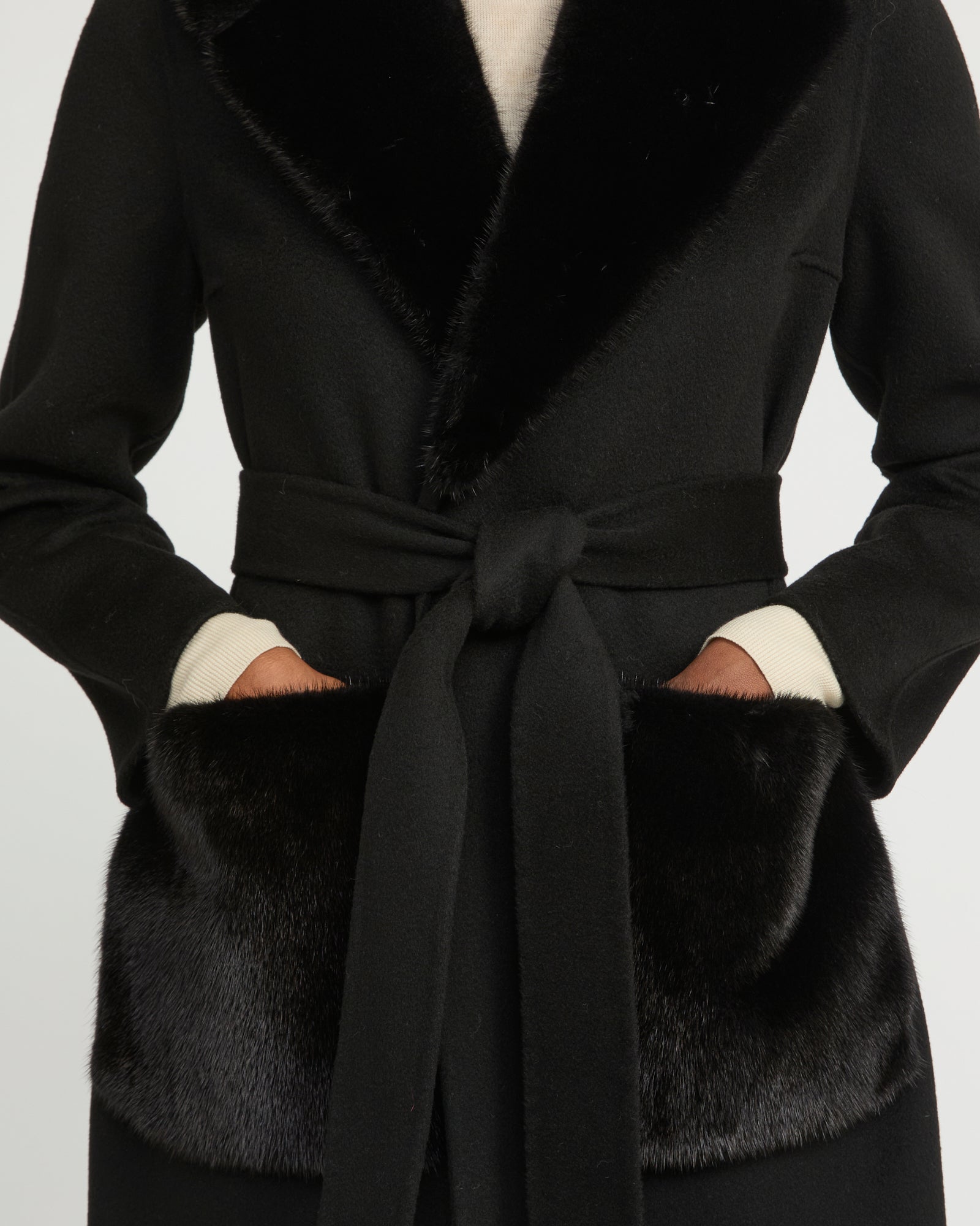 Belted coat in cashmere wool with mink fur collar and over-pockets - Yves Salomon