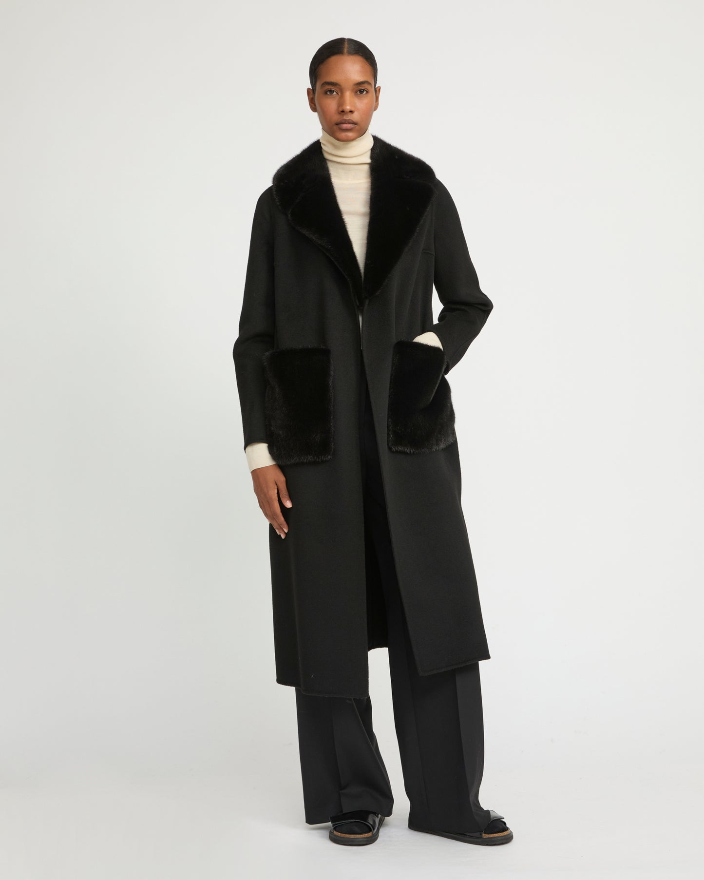 Belted coat in cashmere wool with mink fur collar and over-pockets - Yves Salomon
