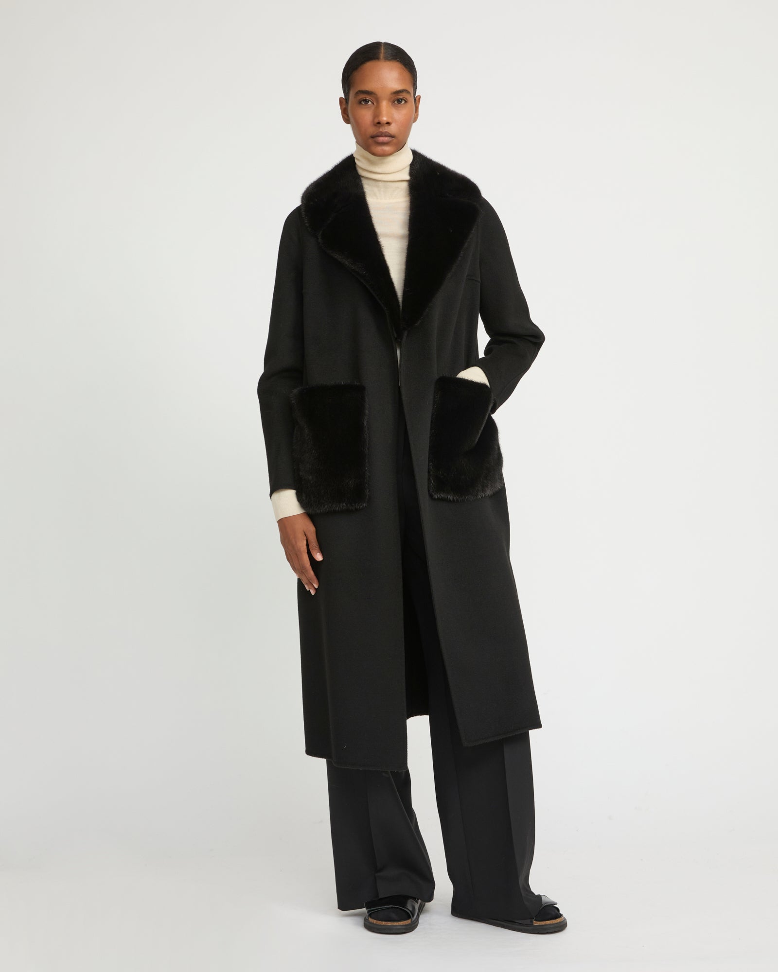 Belted coat in cashmere wool with mink fur collar and over-pockets - Yves Salomon