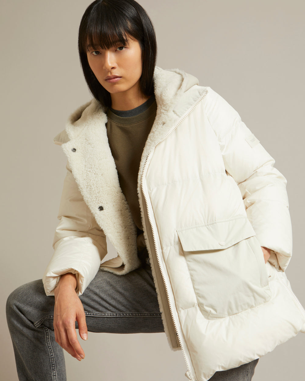 A line down jacket in a mix of technical fabrics with merino shearling  hooded bib - grey - Yves Salomon – Yves Salomon US