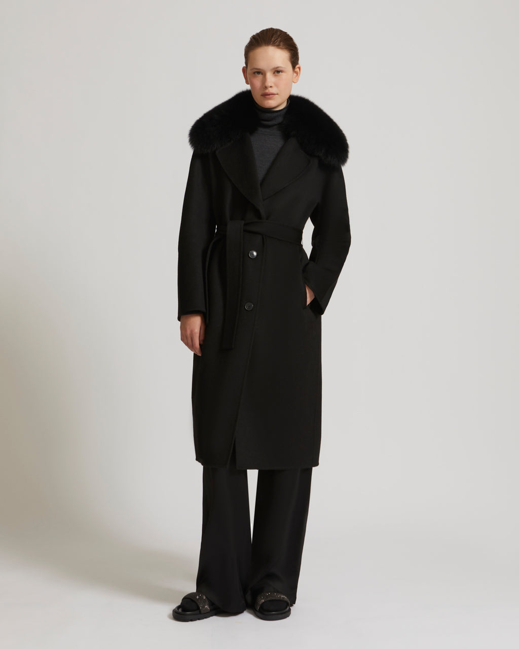 Cashmere coat with outlet fur collar