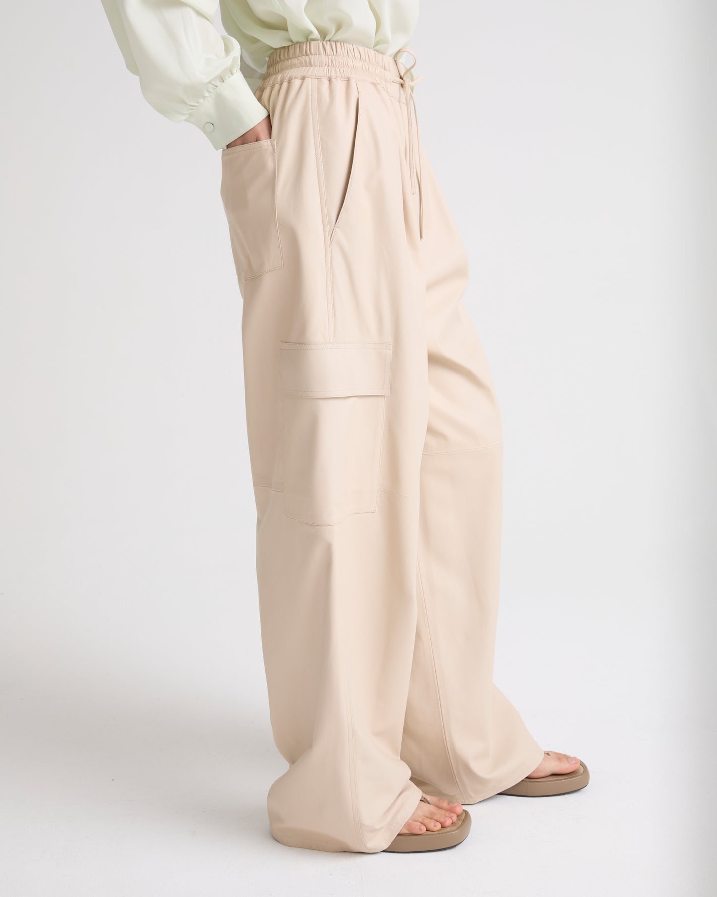 Cargo trousers in lamb leather