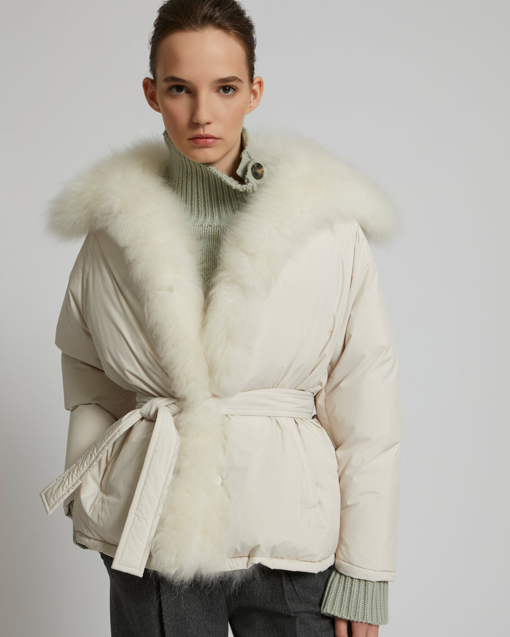 Oversized down jacket in waterproof technical fabric and long-haired  lambskin - white - Yves Salomon – Yves Salomon US