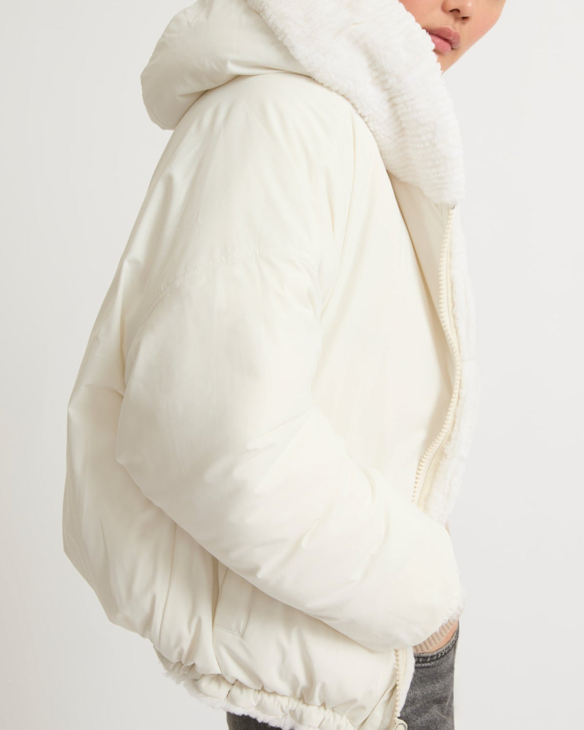 Short hooded down jacket in technical fabric reversible ribbed rex