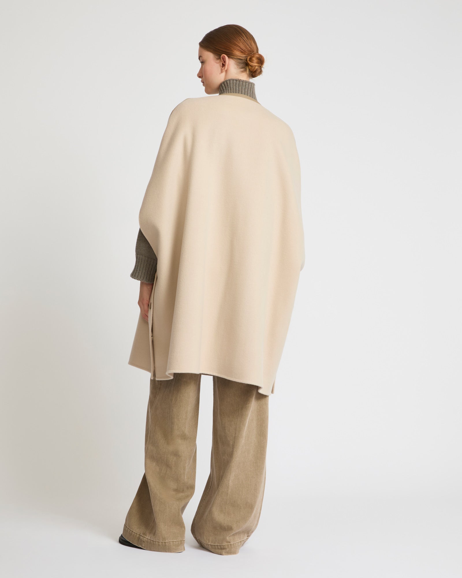 Double-sided cashmere blend cape with button details -Yves Salomon