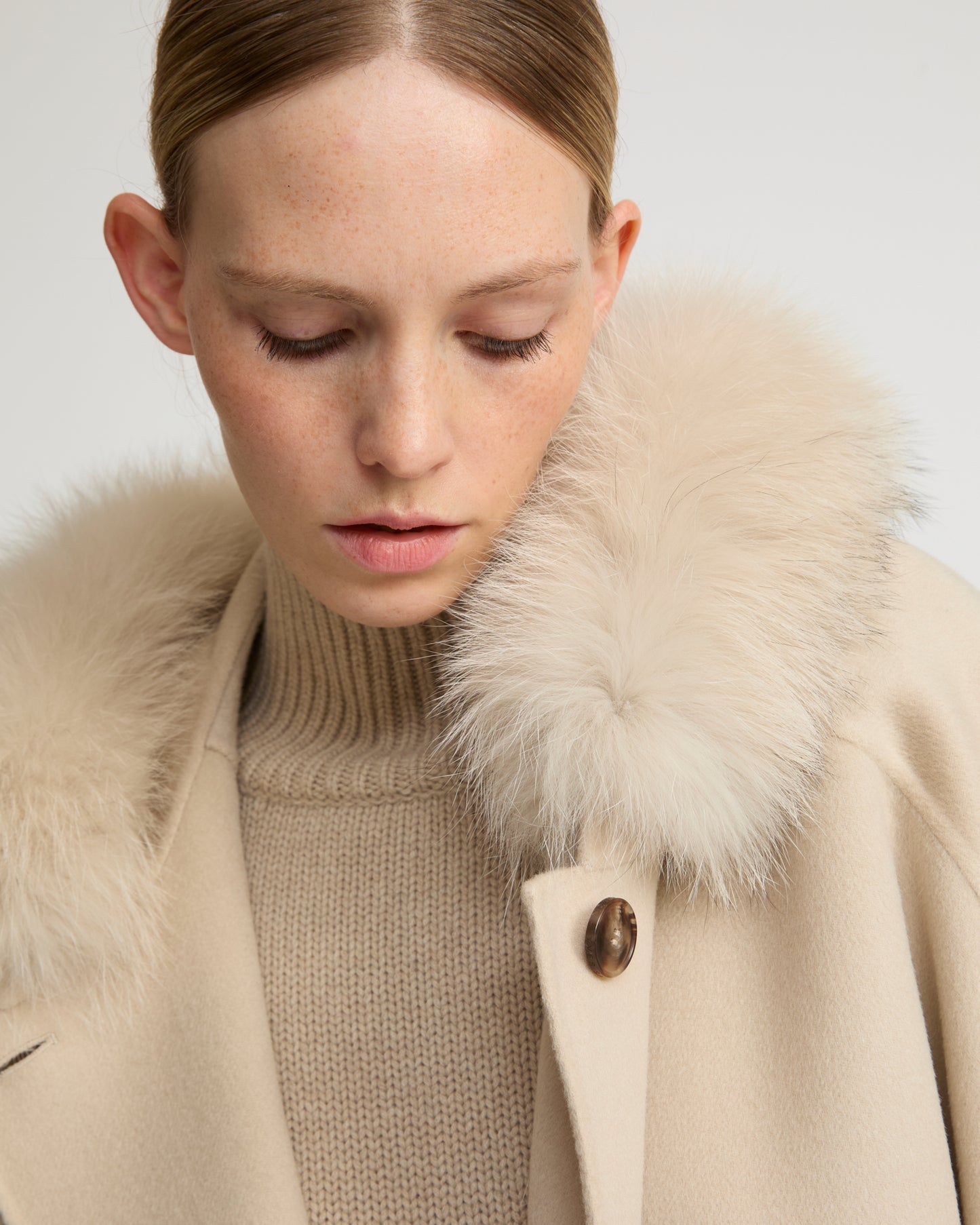 Cashmere blend hooded cape with fox trim - Yves Salomon