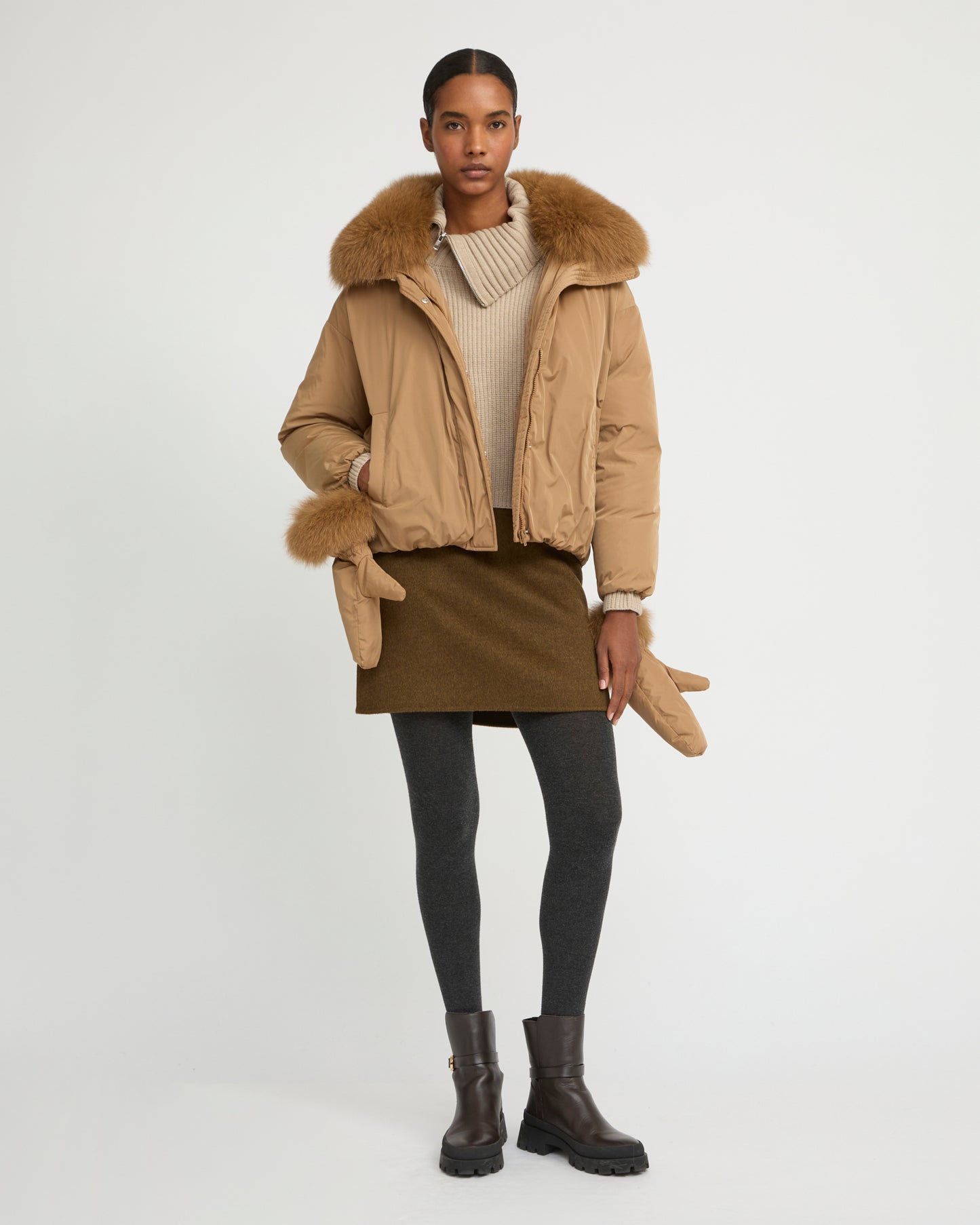 Short technical fabric down jacket with detachable fox fur collar - Yves Salomon