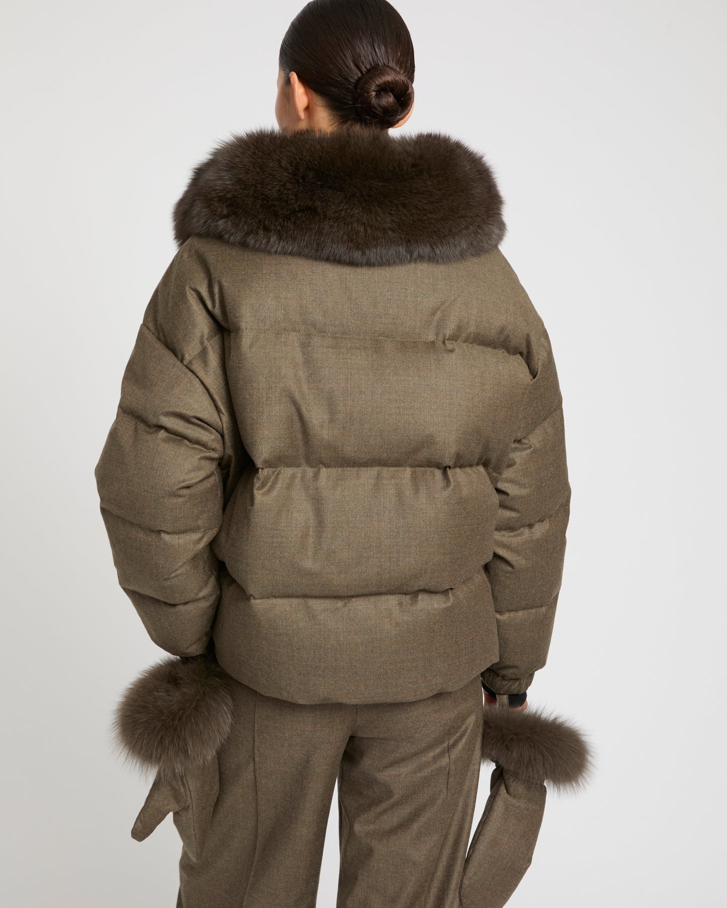 Short Loro Piana fabric down jacket with detachable fox fur collar and mittens -Yves Salomon