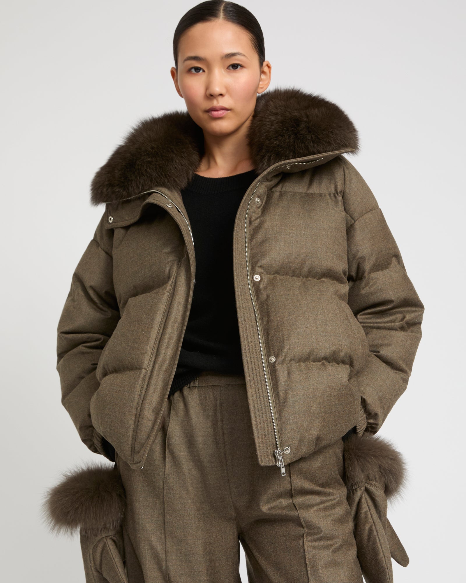 Short Loro Piana fabric down jacket with detachable fox fur collar and mittens -Yves Salomon