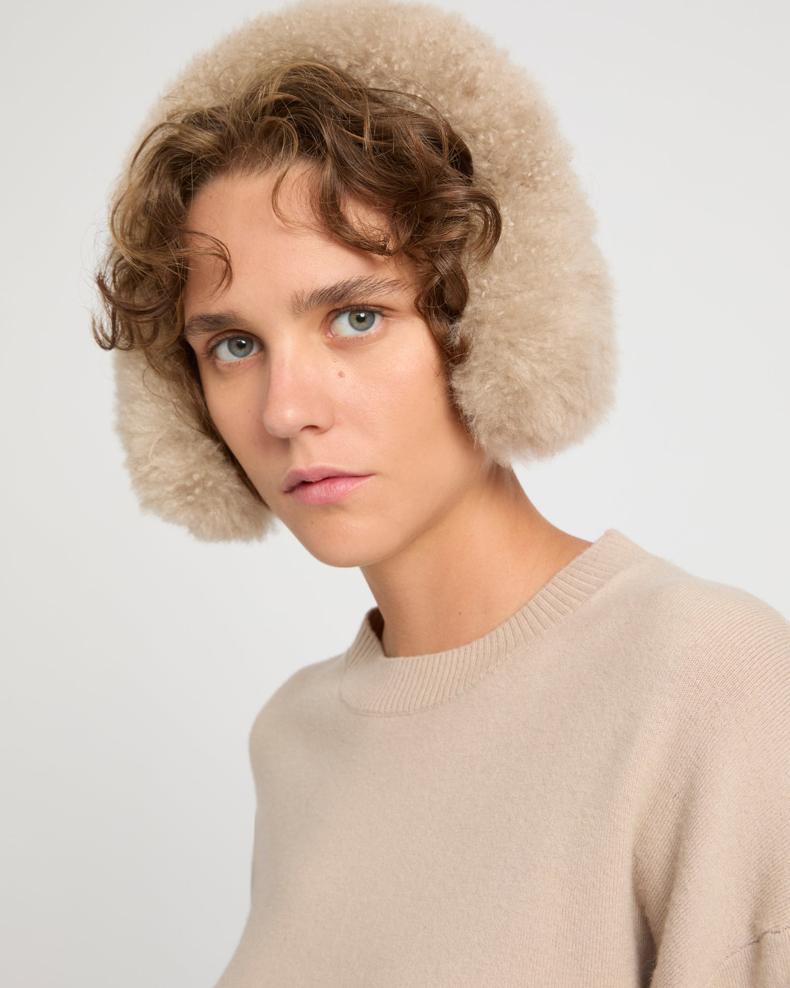 Cashmere lambskin shearling earmuffs - beige - Yves Salomon – Yves