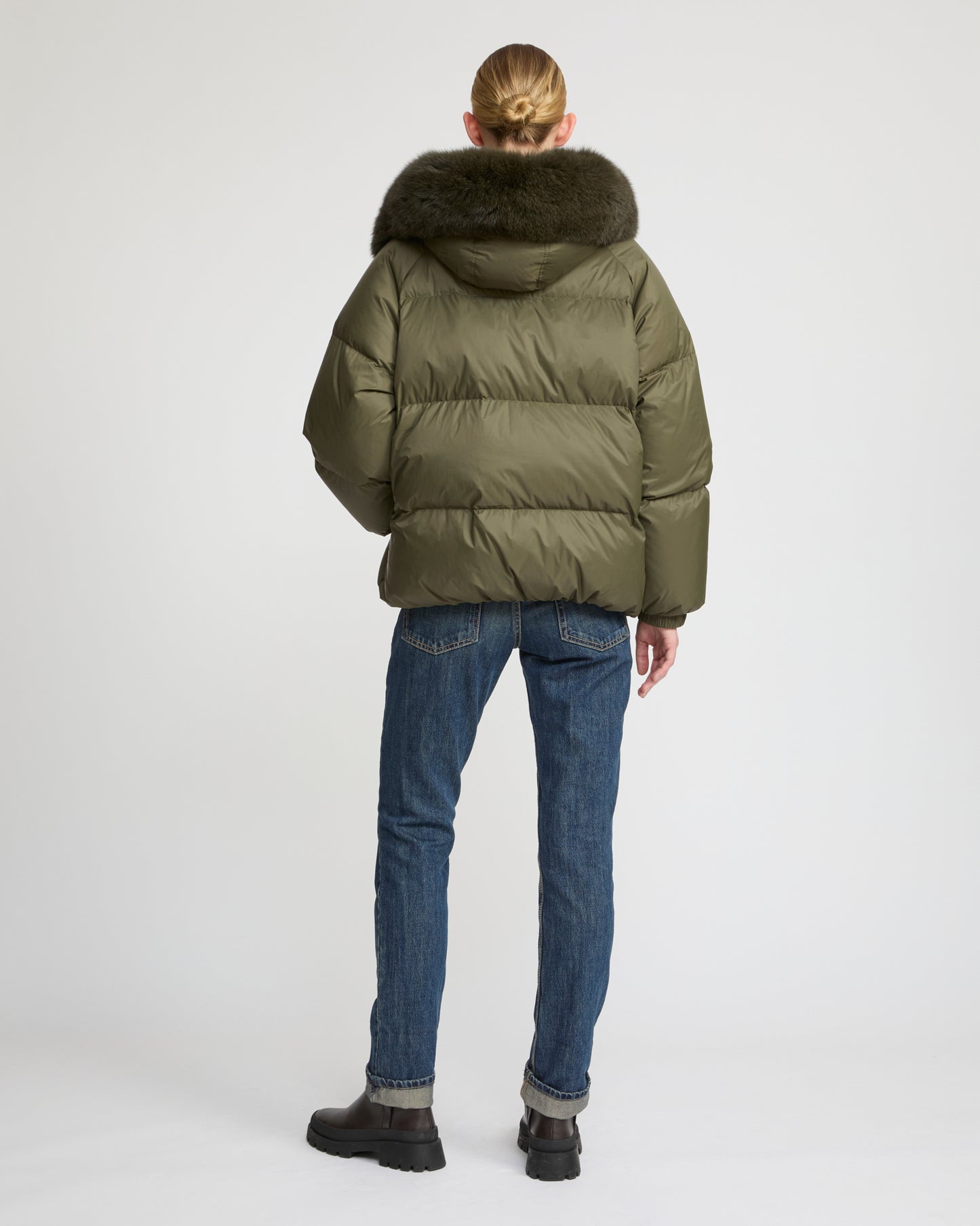 Short down jacket with raglan sleeves and fox fur trim - Yves Salomon