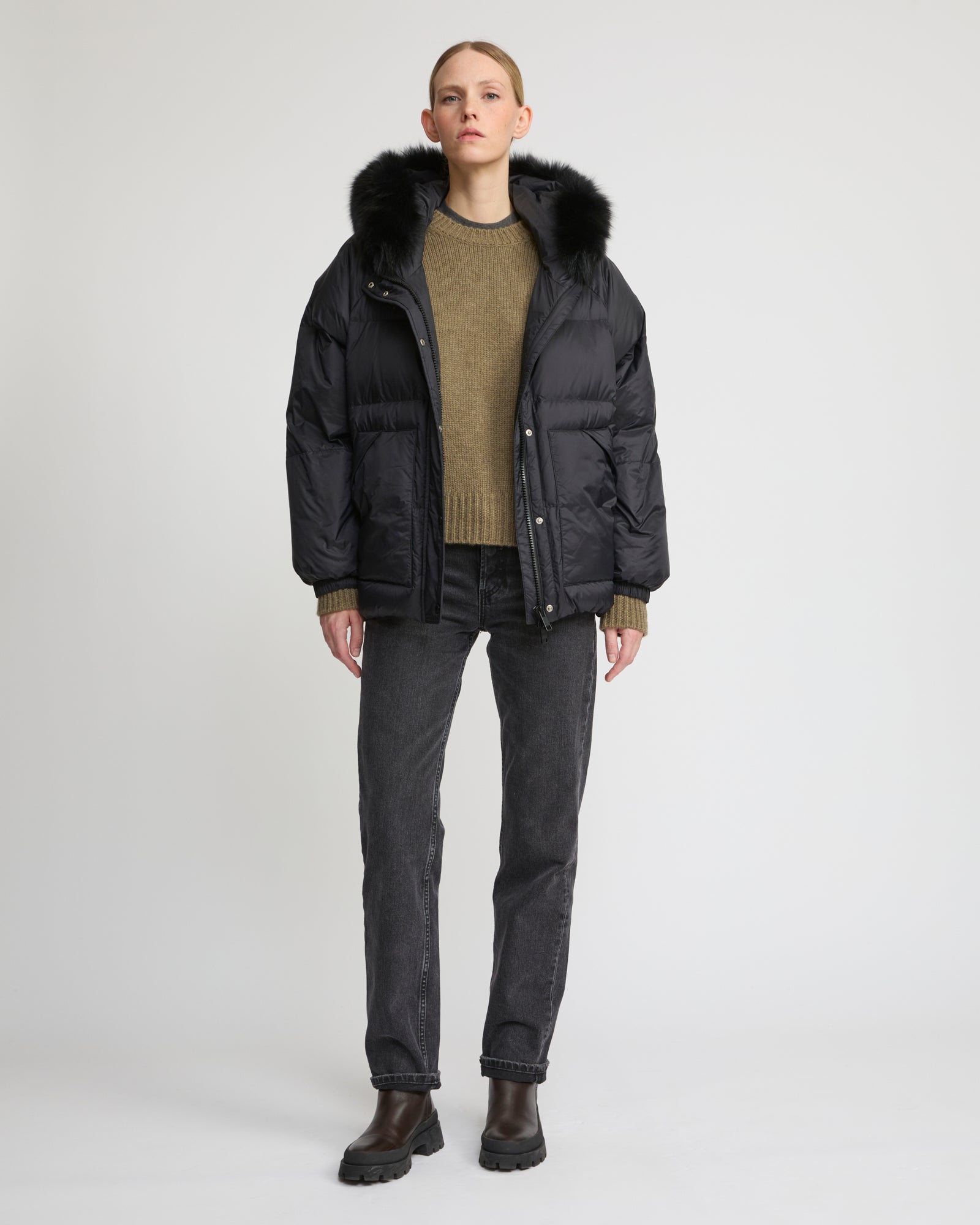 Short down jacket with raglan sleeves and fox fur trim - Yves Salomon