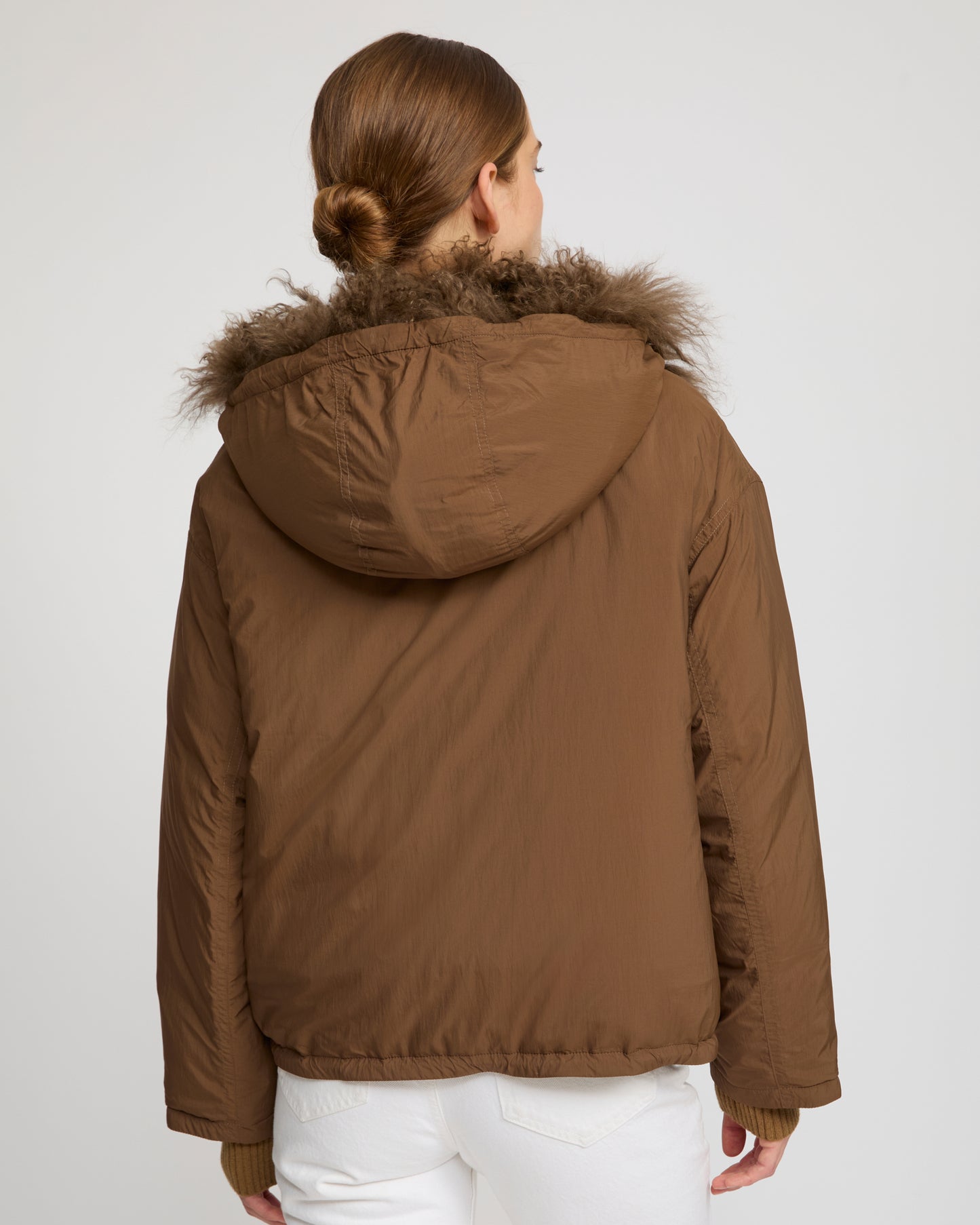 Short ultra-light down jacket with curly lambskin trim - Yves Salomon