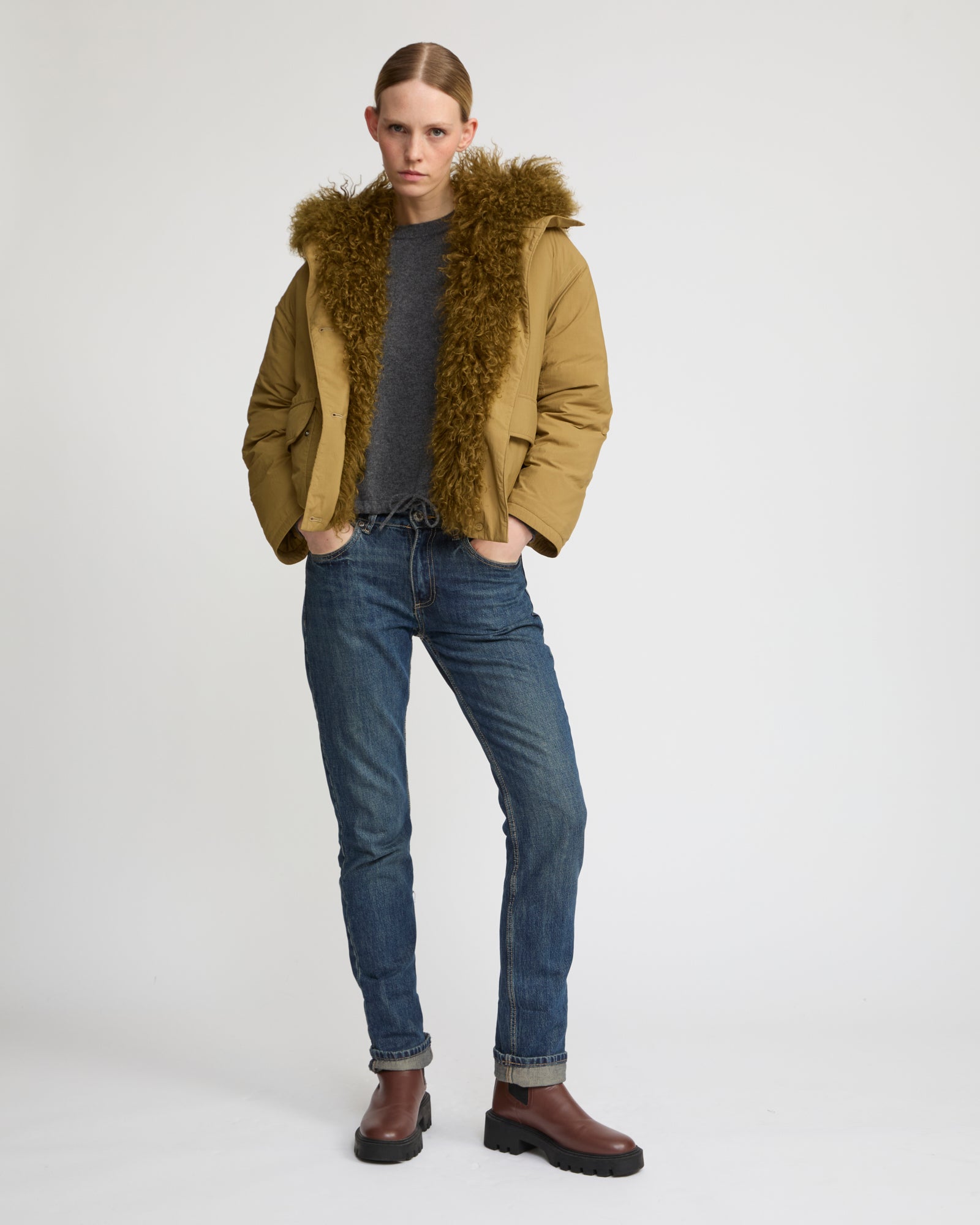 Short ultra-light down jacket with curly lambskin trim - Yves Salomon