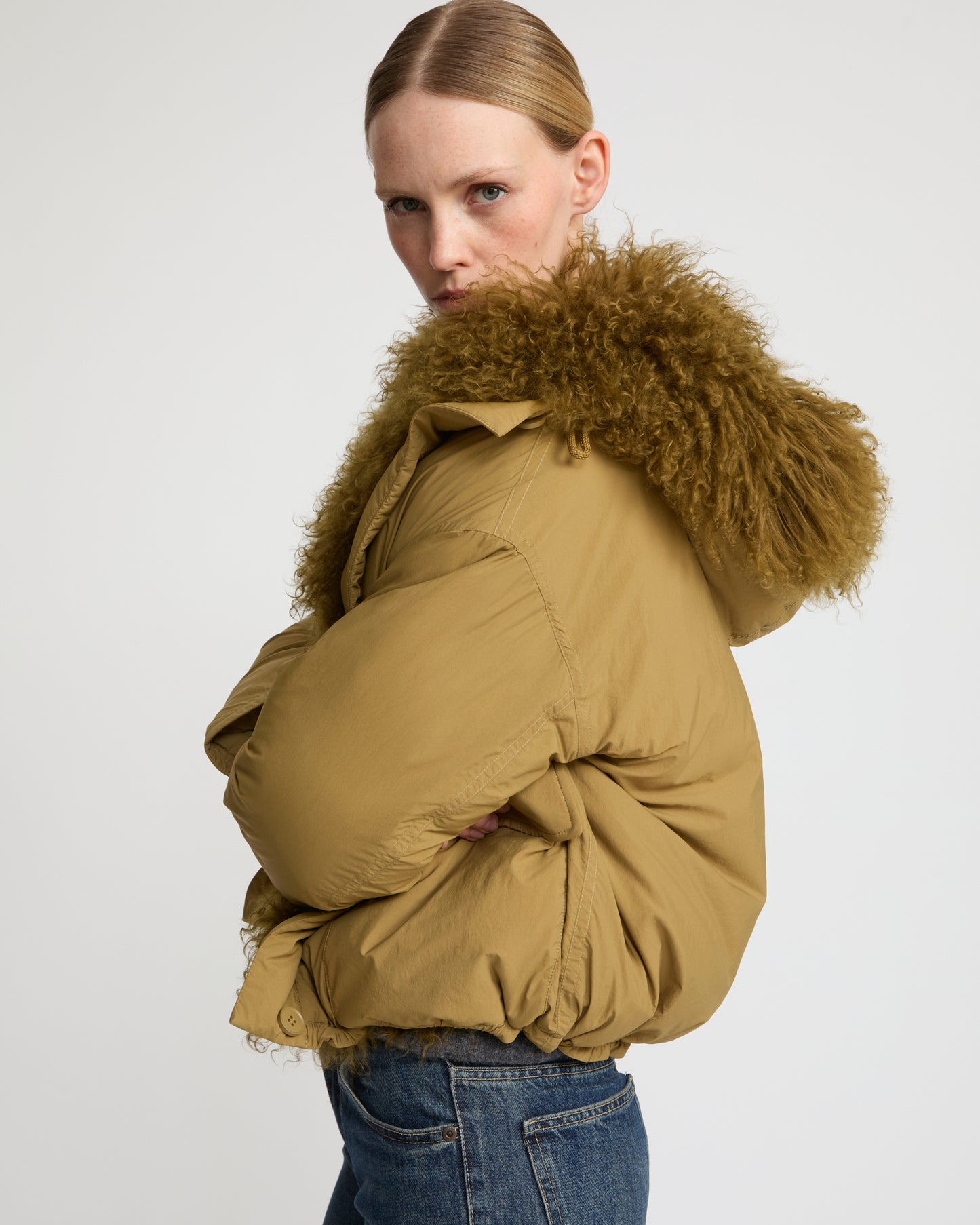 Short ultra-light down jacket with curly lambskin trim - Yves Salomon