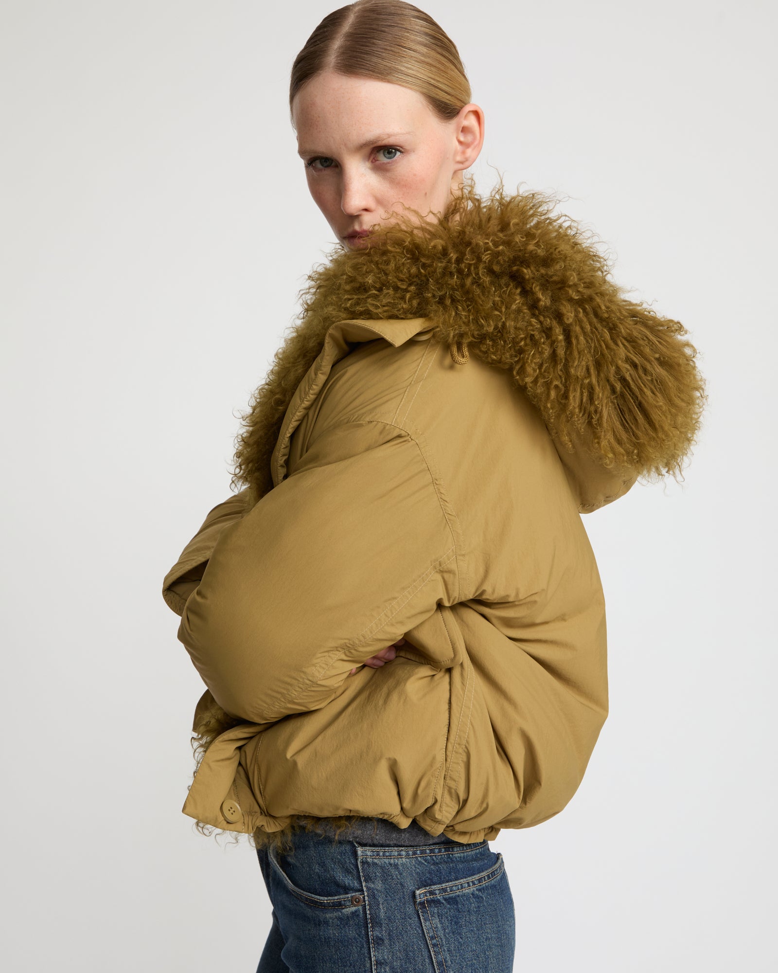 Short ultra-light down jacket with curly lambskin trim - Yves Salomon
