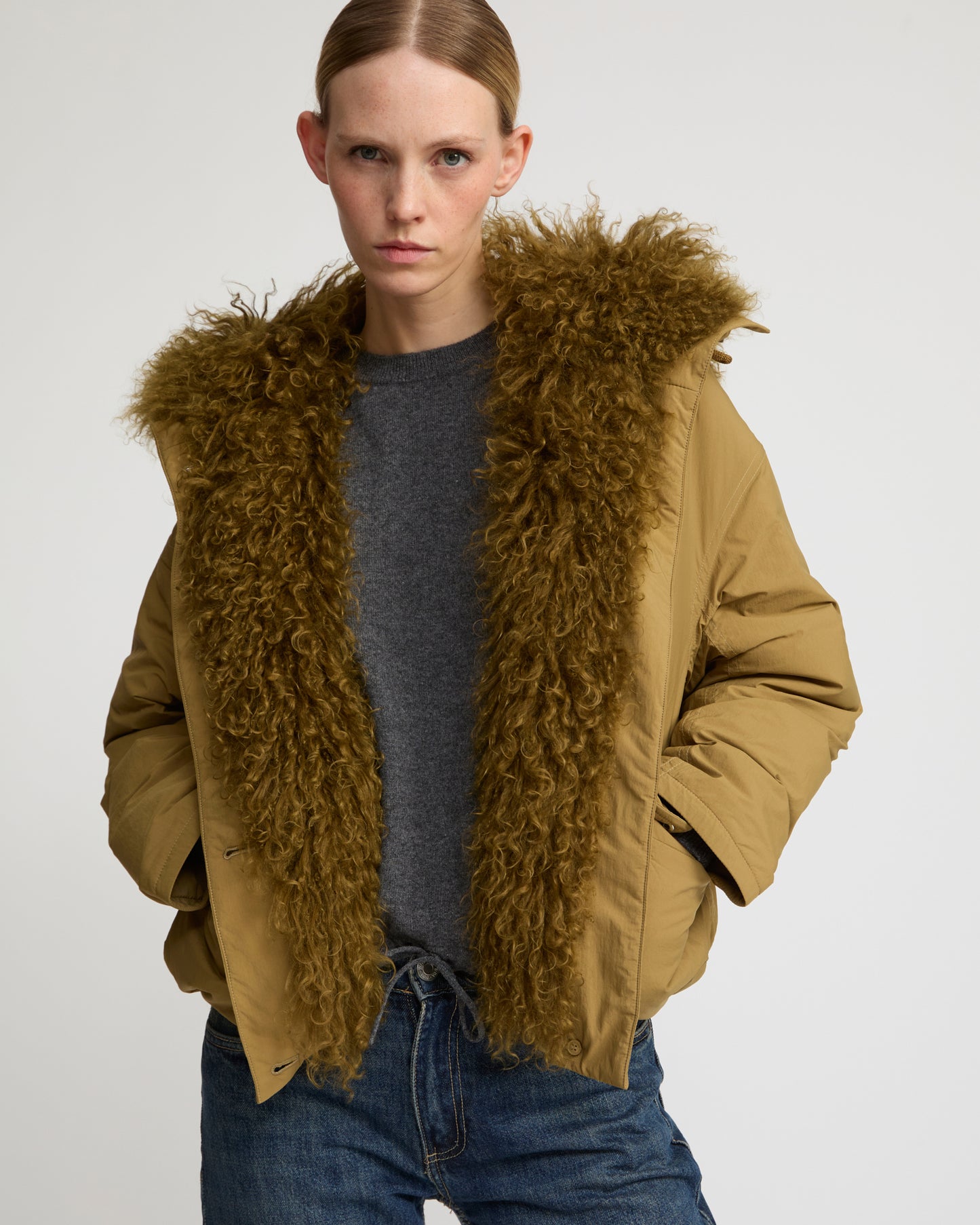 Short ultra-light down jacket with curly lambskin trim - Yves Salomon