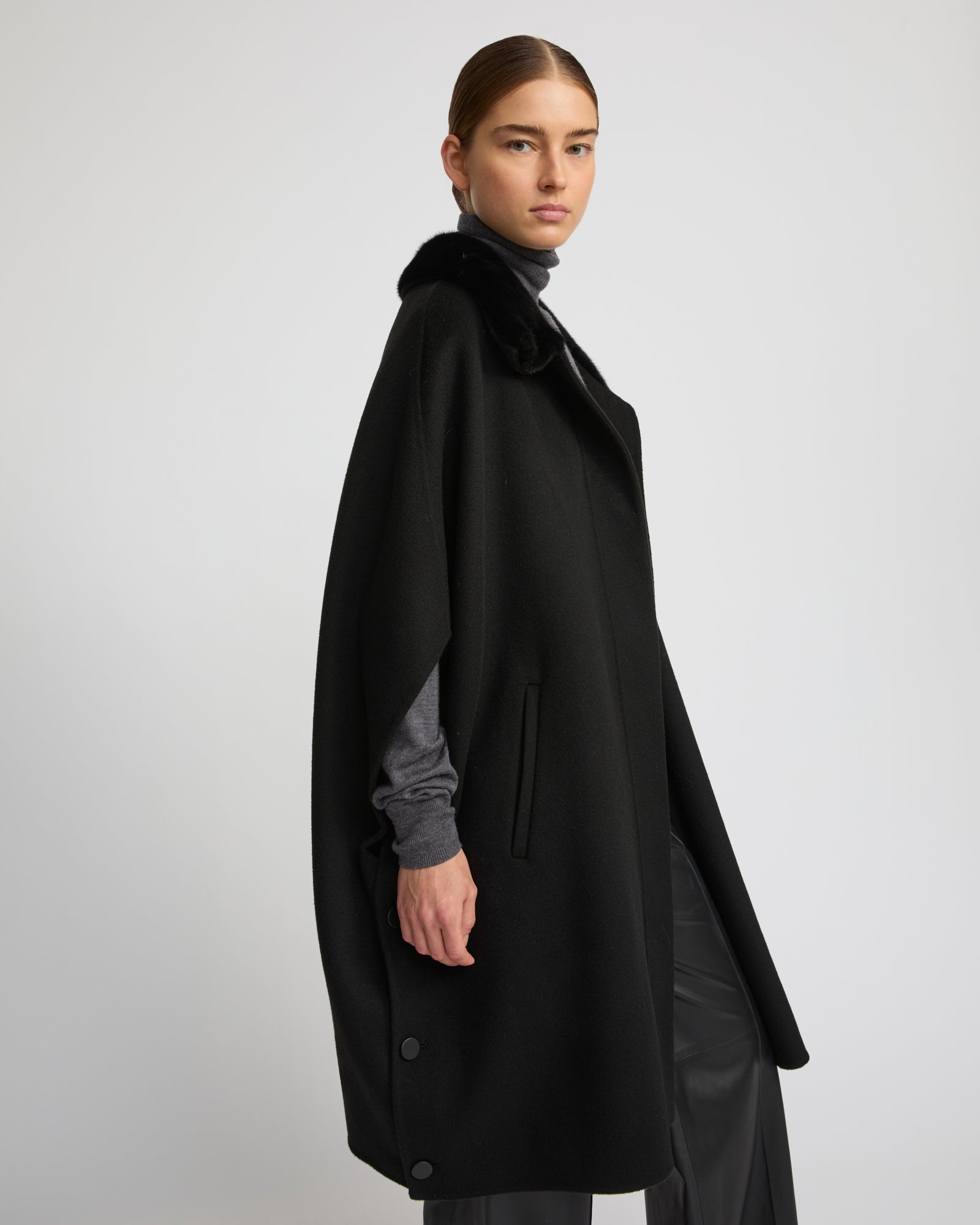 Cashmere-blend cape with removable mink fur collar - Yves Salomon