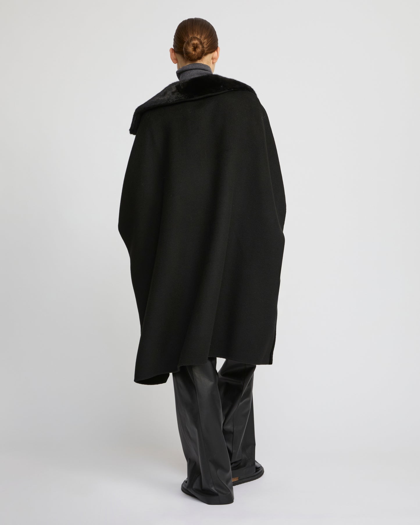 Cashmere-blend cape with removable mink fur collar - Yves Salomon