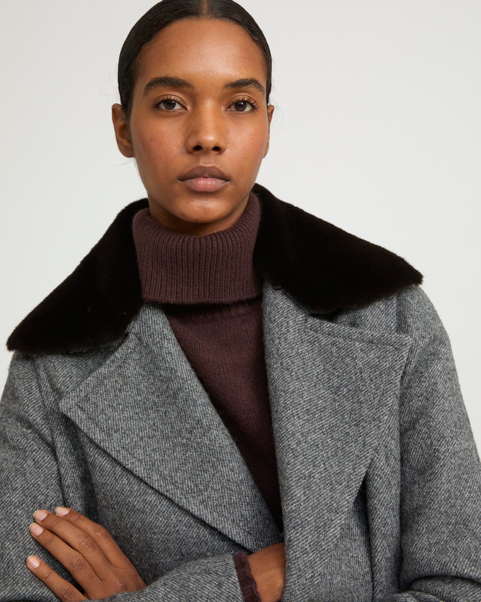 Woollen peacoat with lambskin leather details and mink fur collar - Yves Salomon