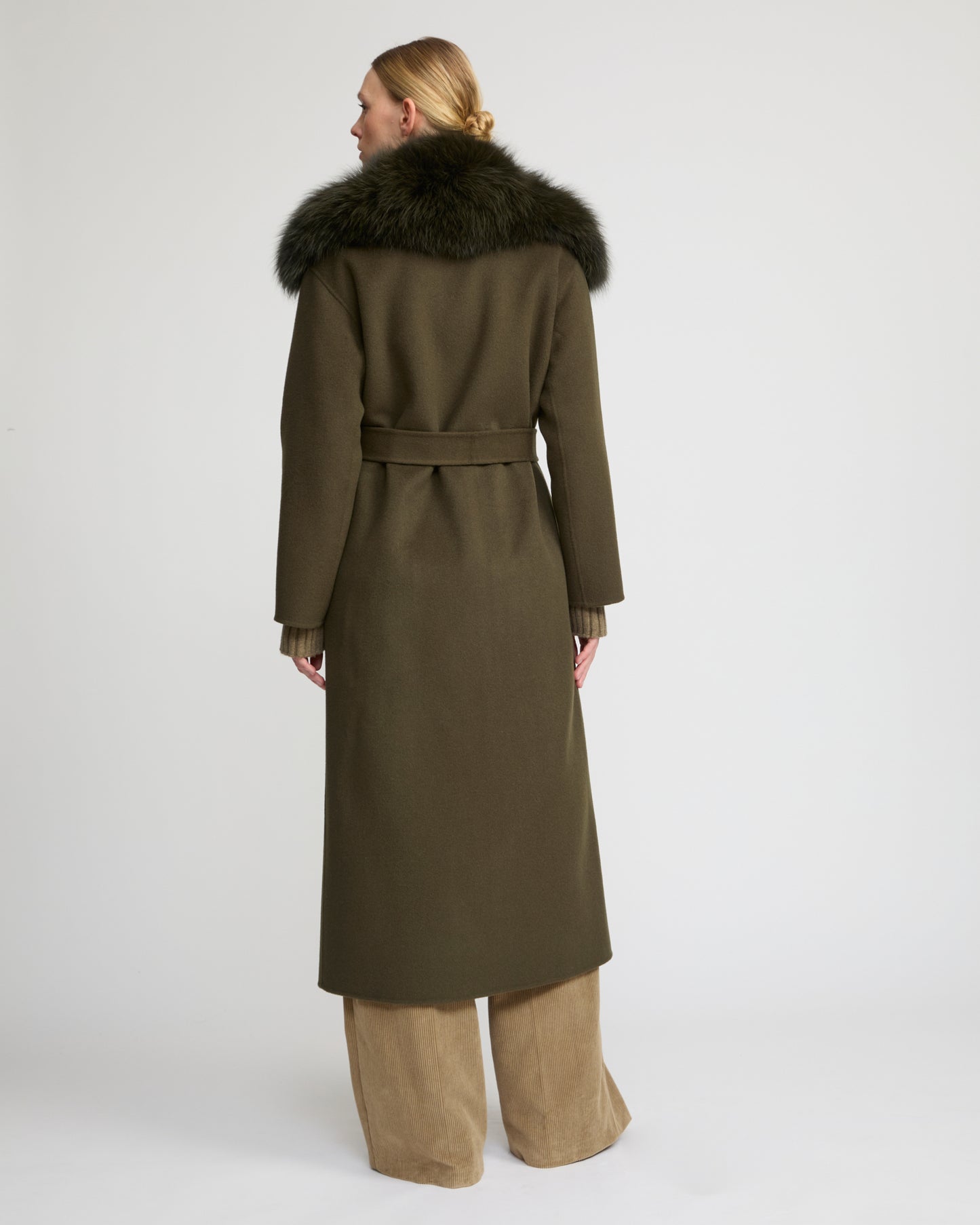 Belted coat in cashmere wool with fox fur collar - Yves Salomon