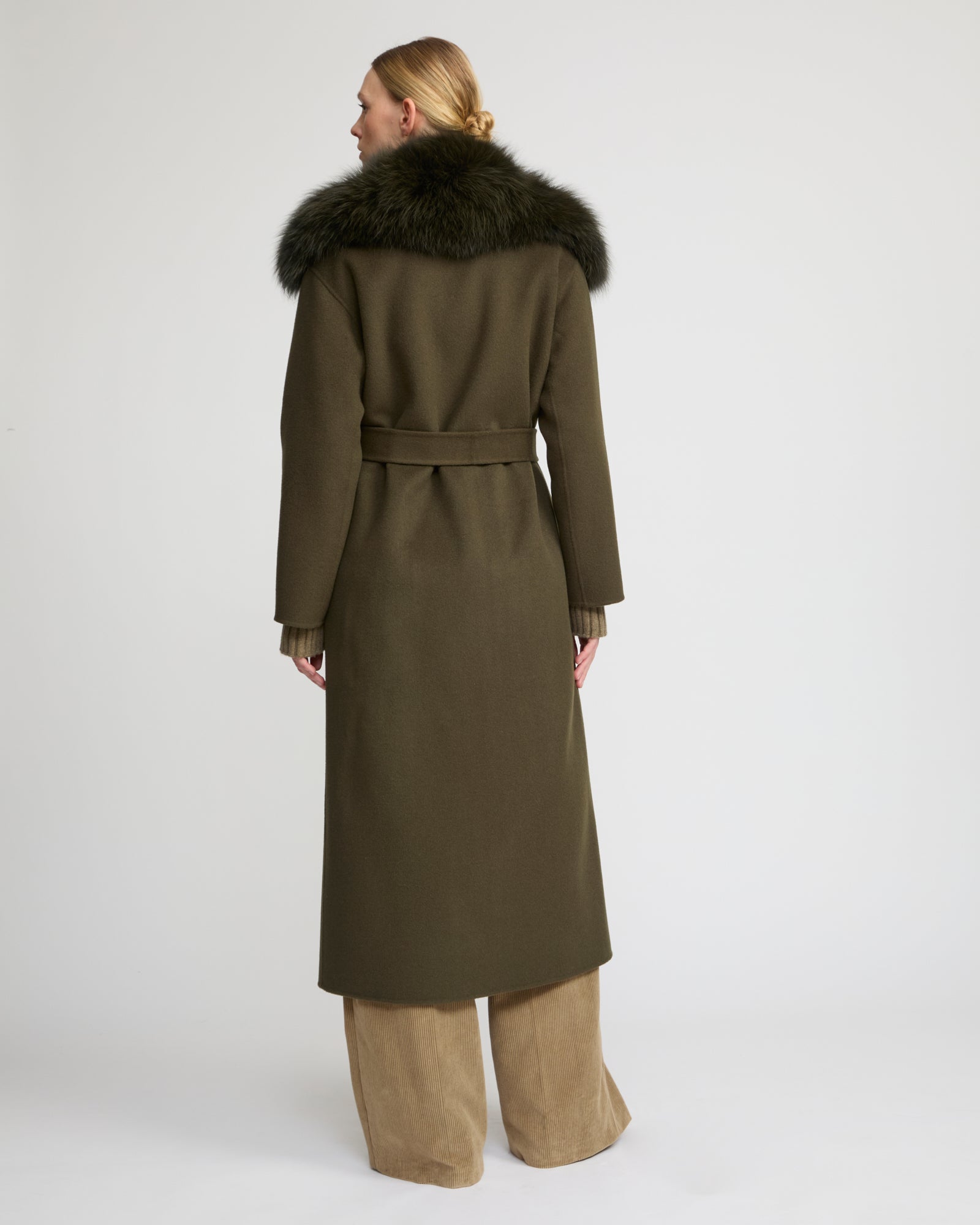Belted coat in cashmere wool with fox fur collar - Yves Salomon