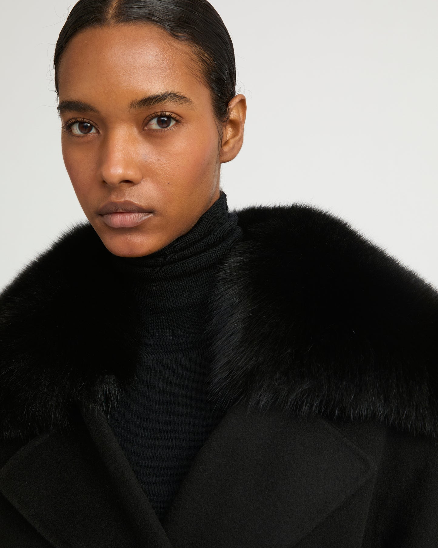 Belted coat in cashmere wool with fox fur collar - Yves Salomon
