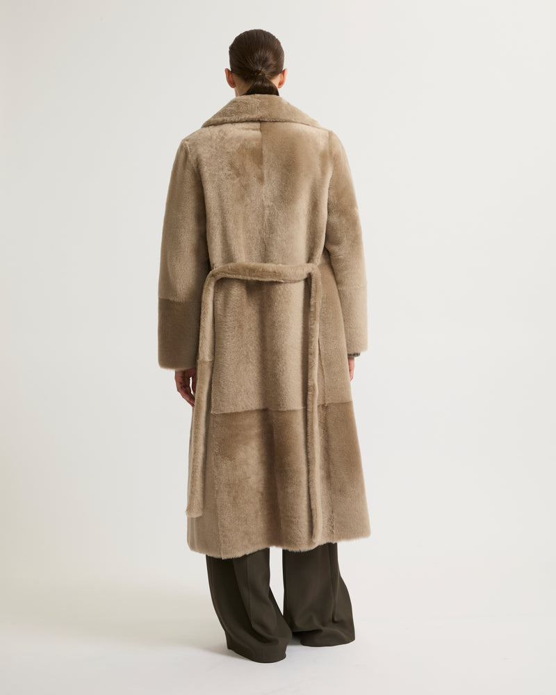 Long reversible belted shearling coat - moon - Yves Salomon