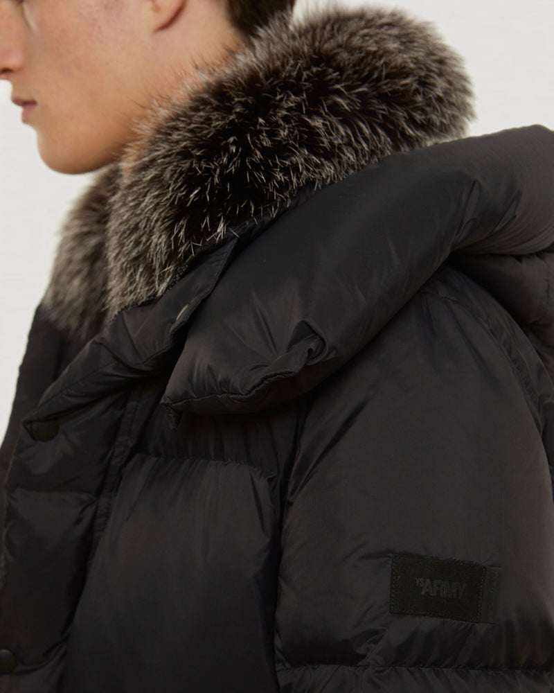 Down jacket in ultra light nylon and fox fur