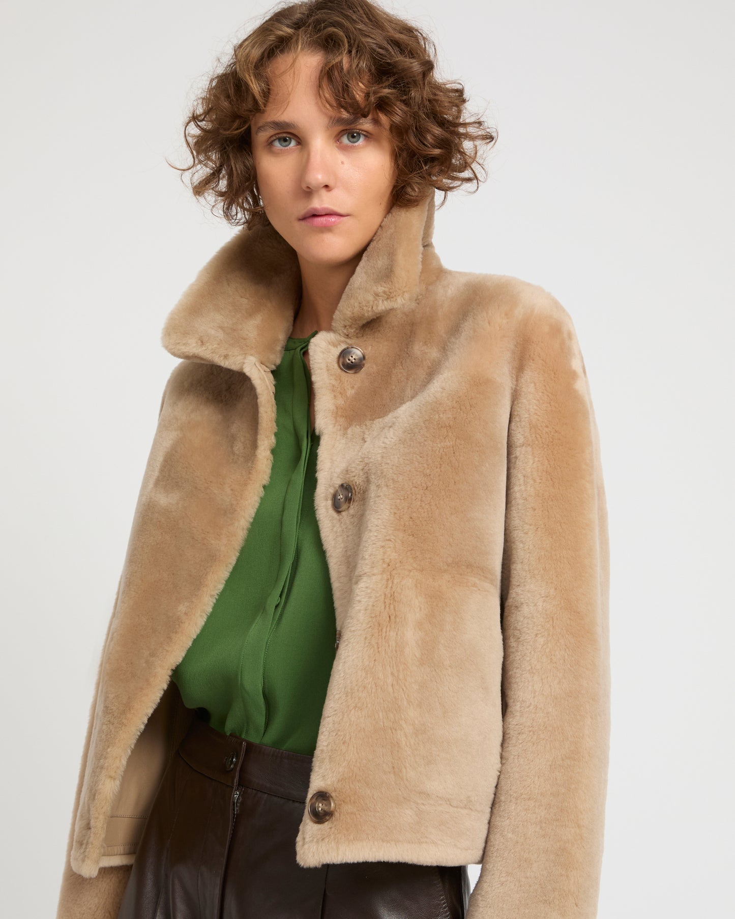 Short reversible jacket in merino lambskin