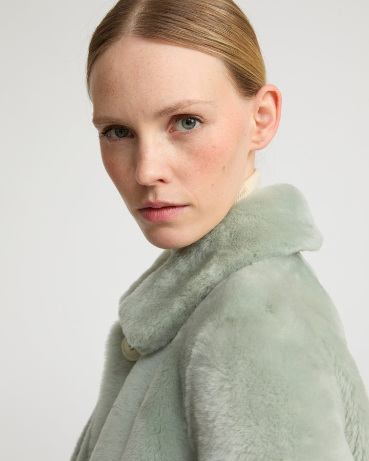 Short reversible jacket in merino lambskin