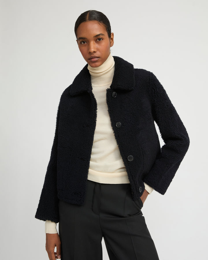 Short butonned jacket in Merino lambskin