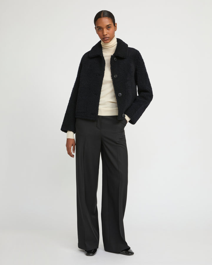 Short butonned jacket in Merino lambskin