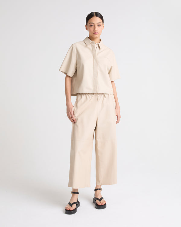 Cropped shirt with short sleeves in lamb leather