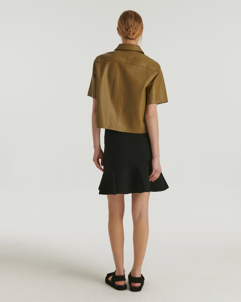 Cropped shirt with short sleeves in leather - khaki - Yves Salomon