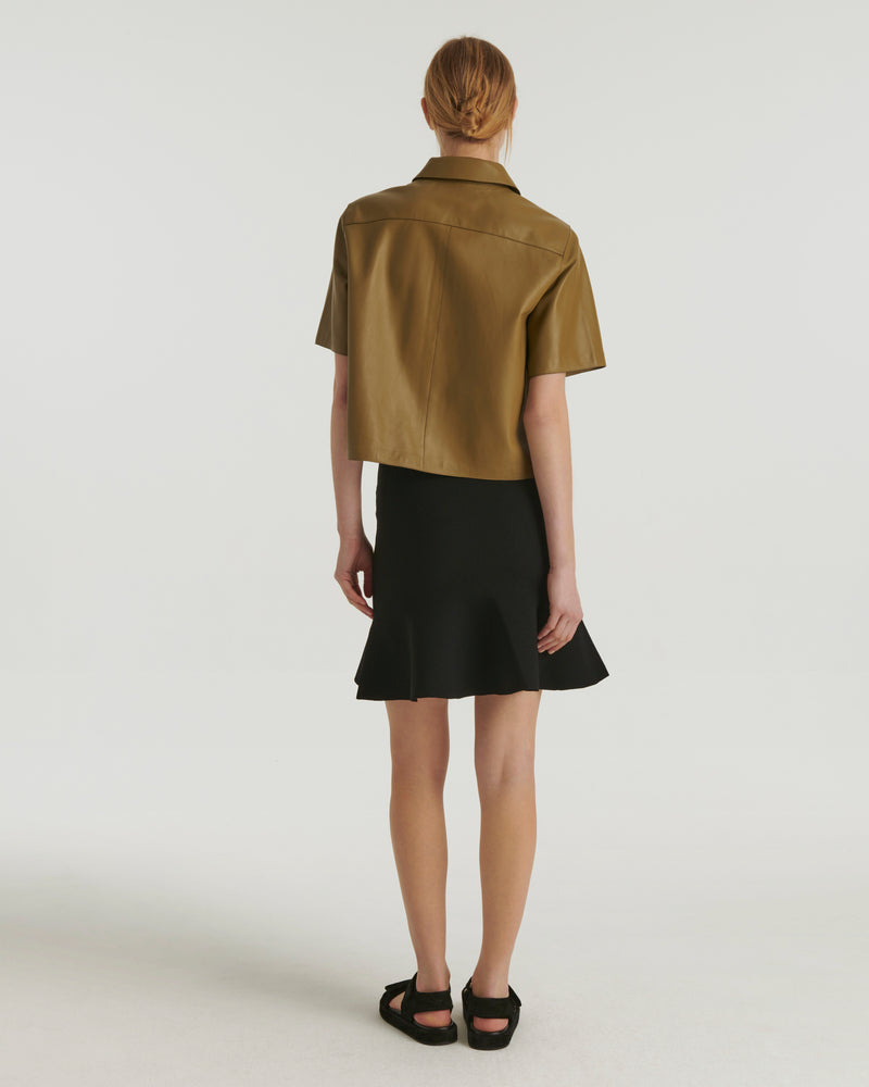 Cropped shirt with short sleeves in leather