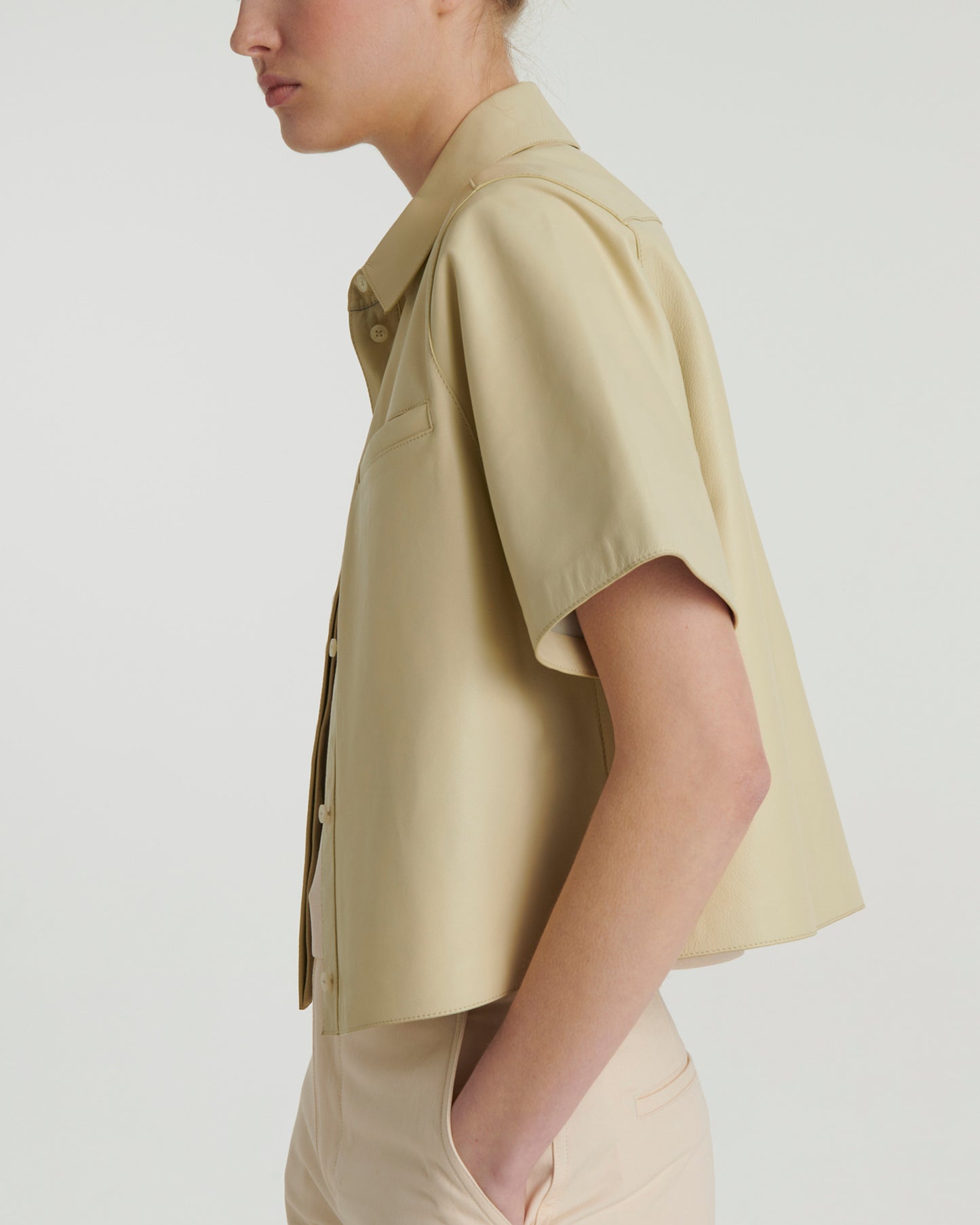 Cropped shirt with short sleeves in lamb leather