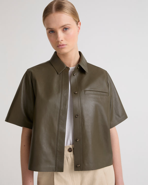 Cropped shirt with short sleeves in leather - khaki - Yves Salomon