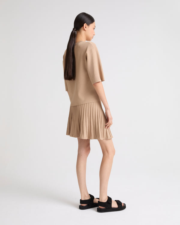 Short pleated knit skirt