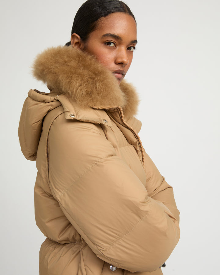 7/8 Long down jacket in water-repellent technical fabric with collar trim in fluffy lambswool