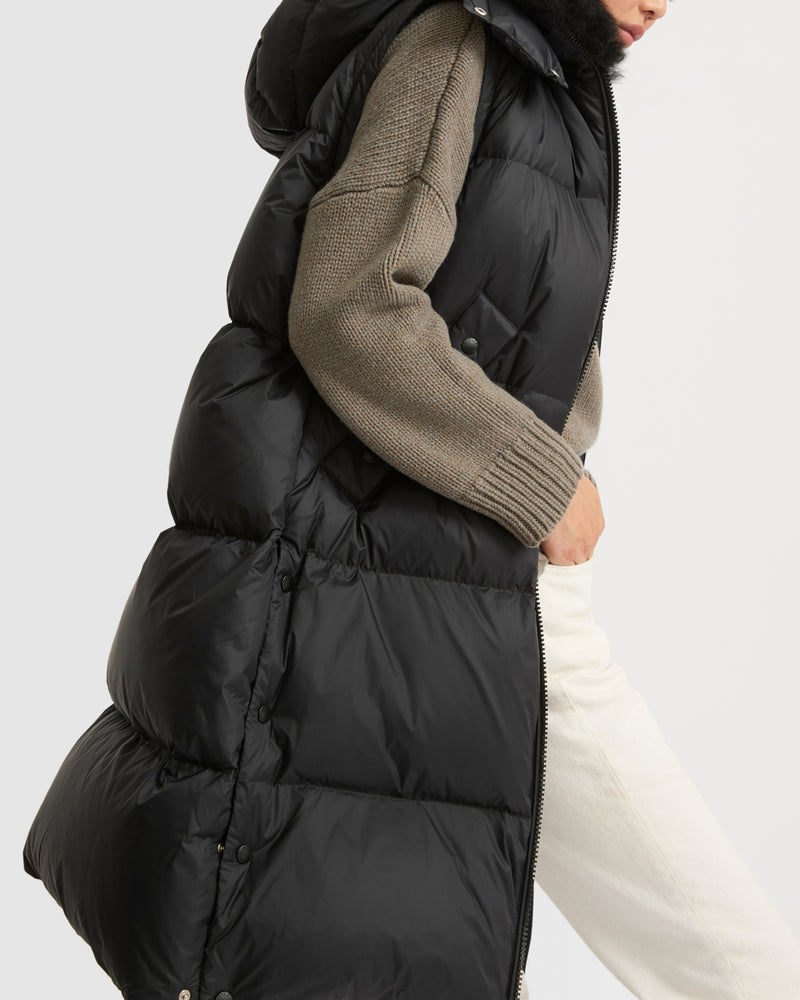 Long down jacket in water-repellent technical fabric with collar Long down jacket in water-repellent technical fabric with collar
