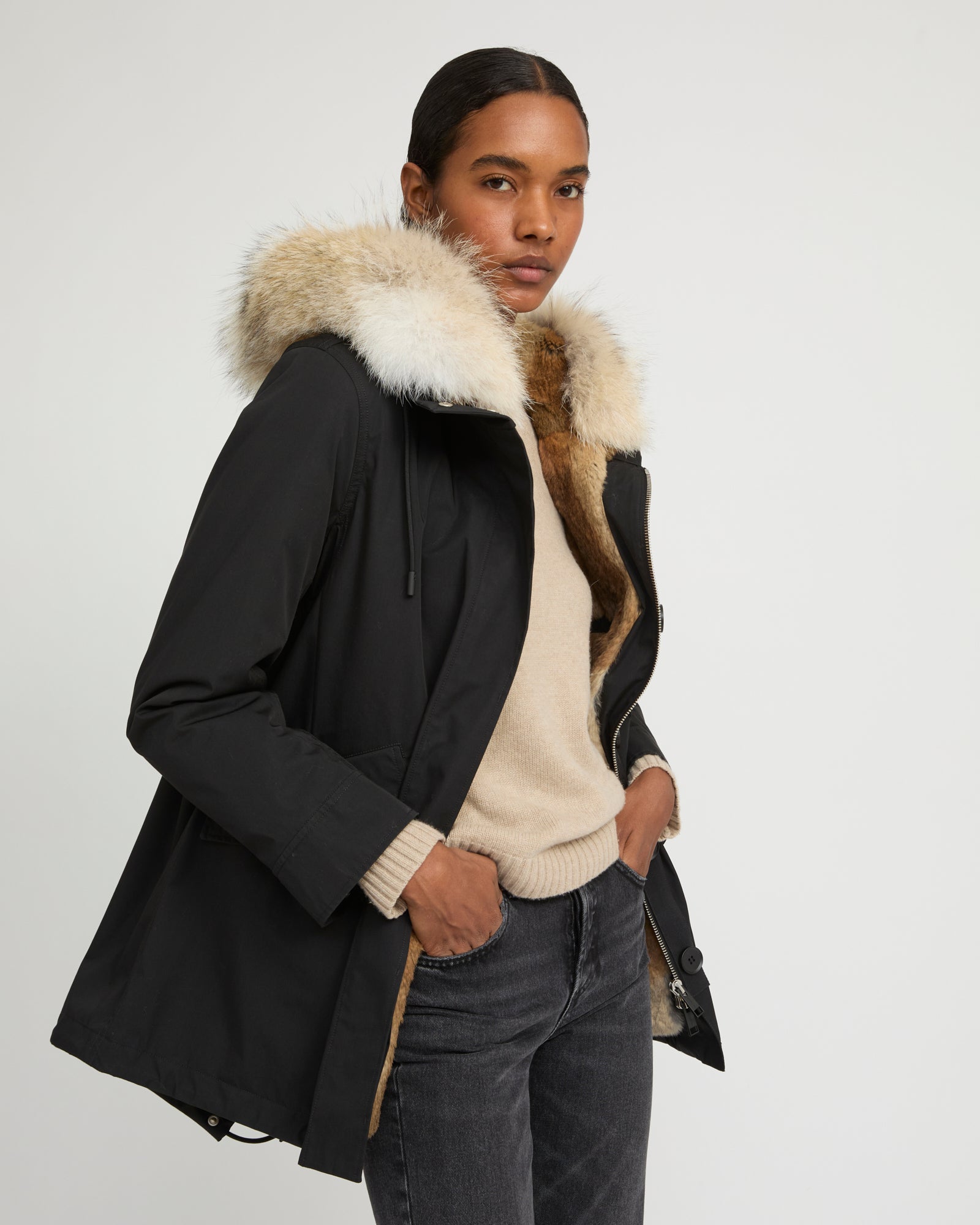 Short parka in technical fabric, rabbit and coyote fur - black