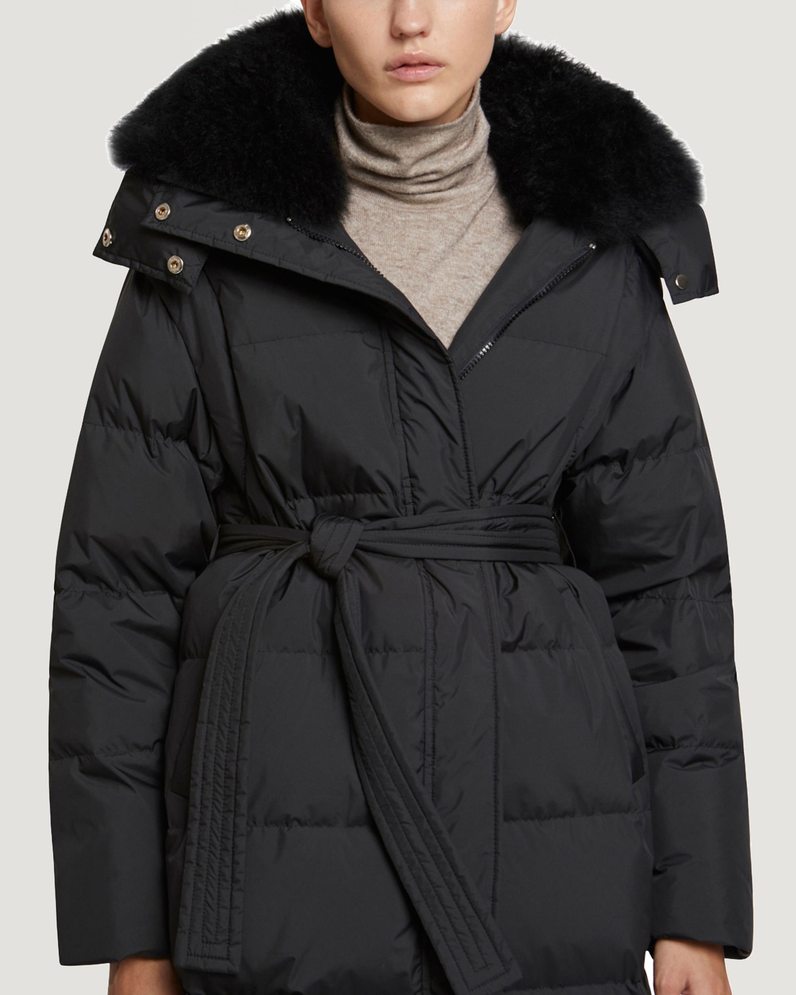 ★HACIE★ CLOUD TRENCH  DOWN COAT [IVORY][BLACK] A line down jacket with fluffy lambswool collar - white