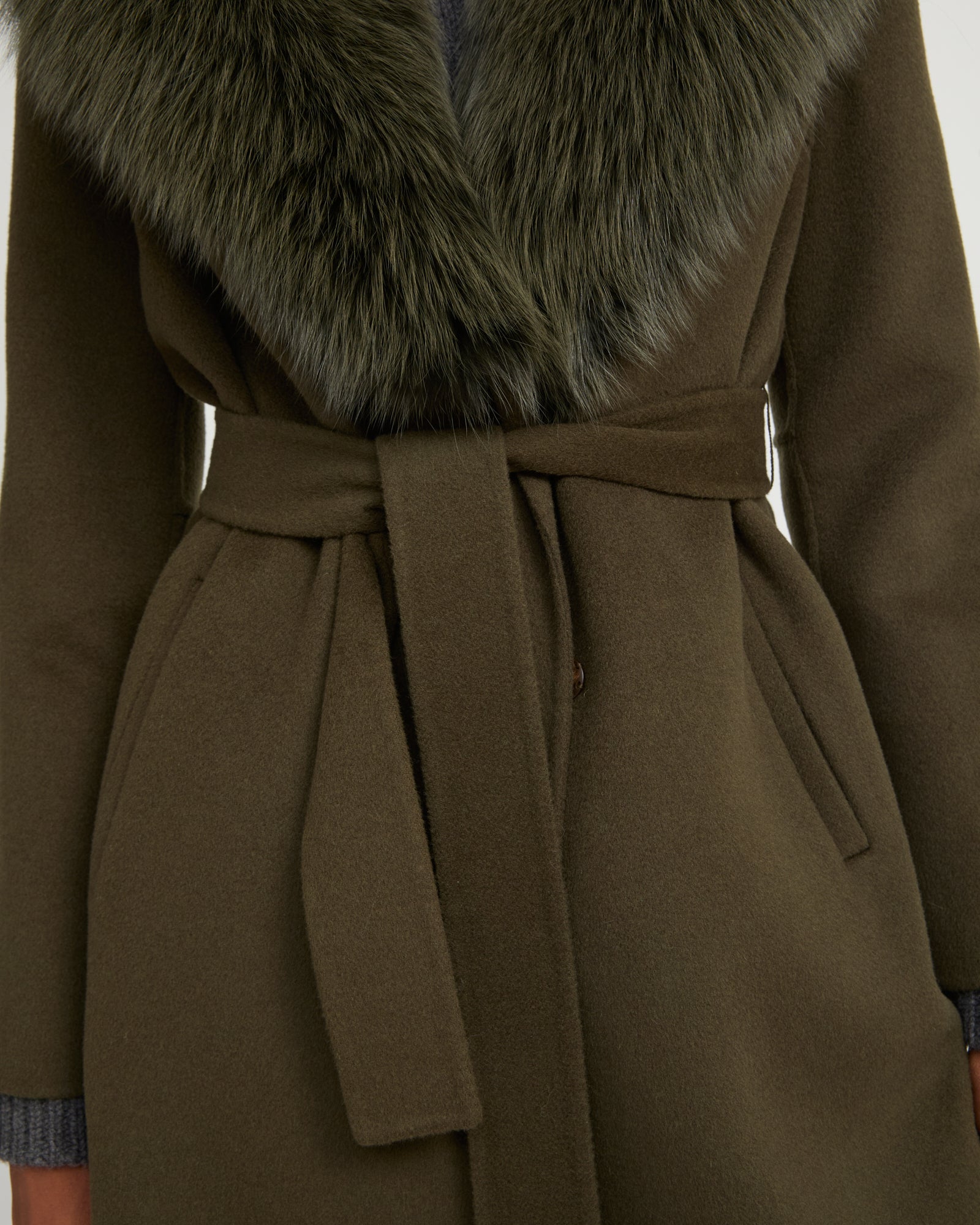 Belted coat in cashmere wool with fox fur collar and lapel - khaki