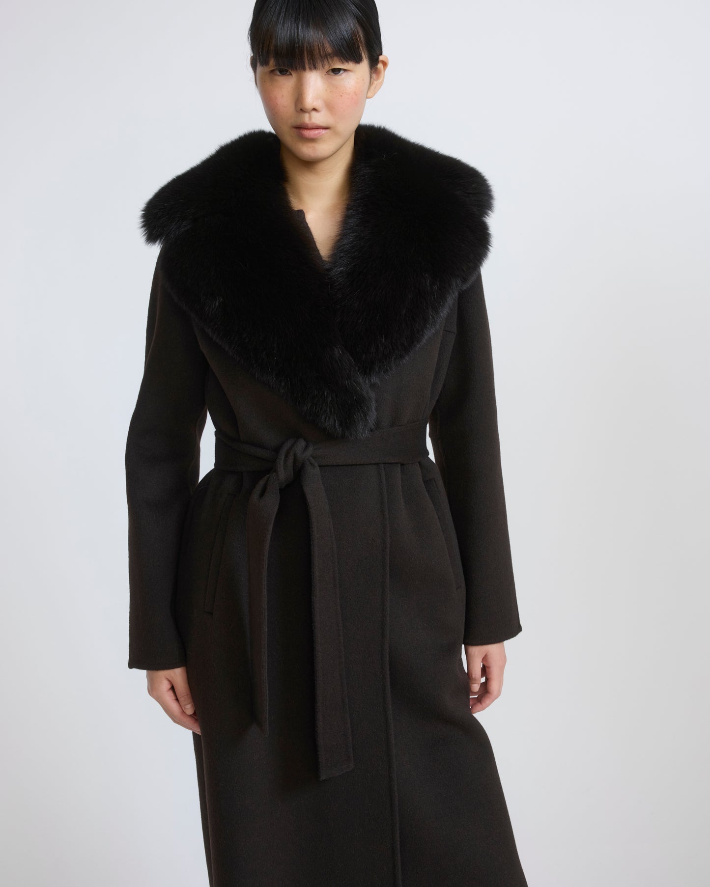 Belted coat in cashmere wool with fox fur collar and lapel - Yves Salomon - New Fall/Winter Collection